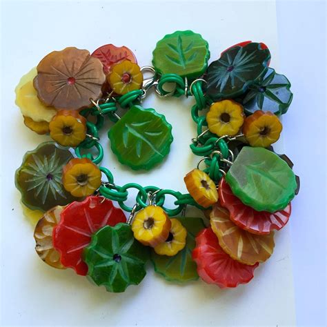 vintage bakelite jewelry